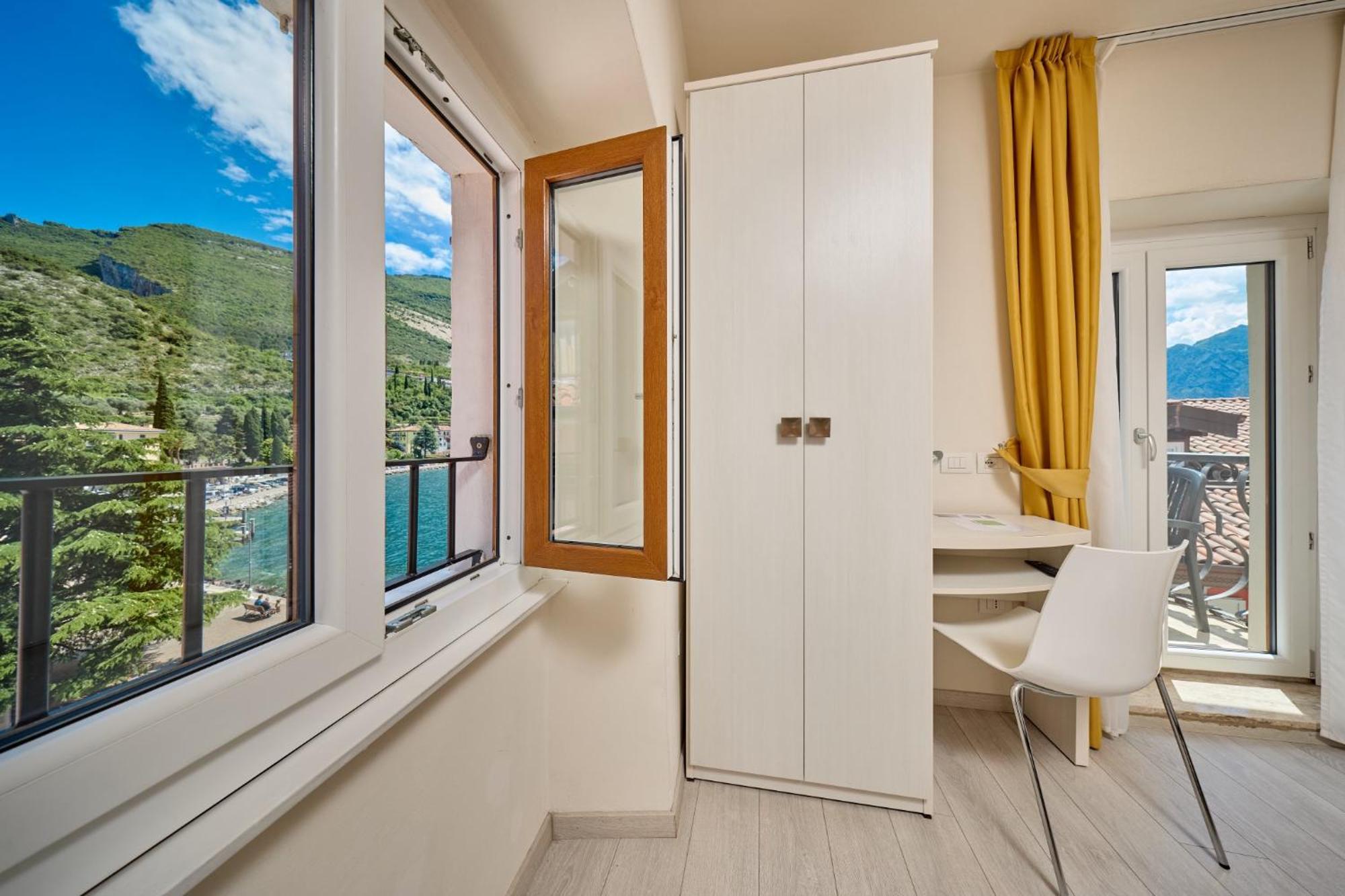 Hotel Geier Torbole Sul Garda Exterior photo