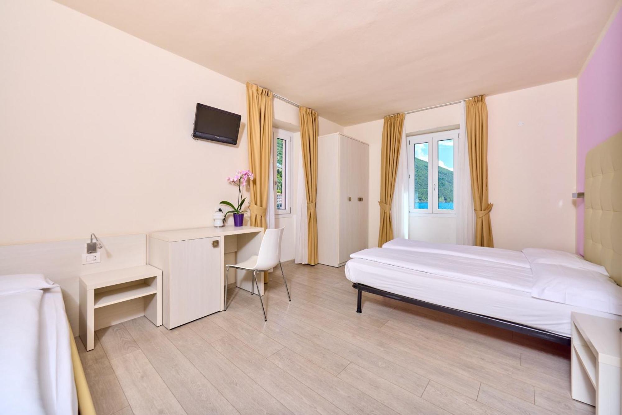 Hotel Geier Torbole Sul Garda Exterior photo